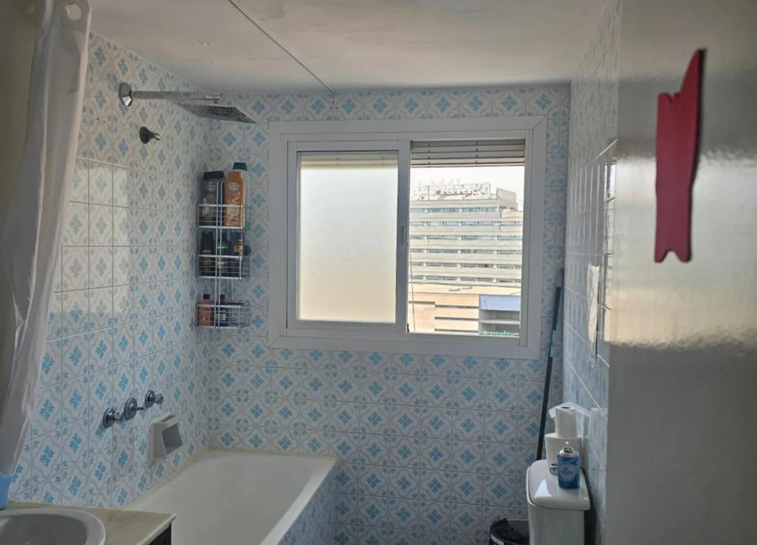 Habitacion Privada Centro Malaga Cerca Tren Maria Zambrano Y Playa Muy Buena Conexion Wifi Quarto em Acomodações Particulares