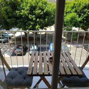 En Compartido Delicias Cerca Del Mar, Aeropuerto, Ave Y Metro Homestay