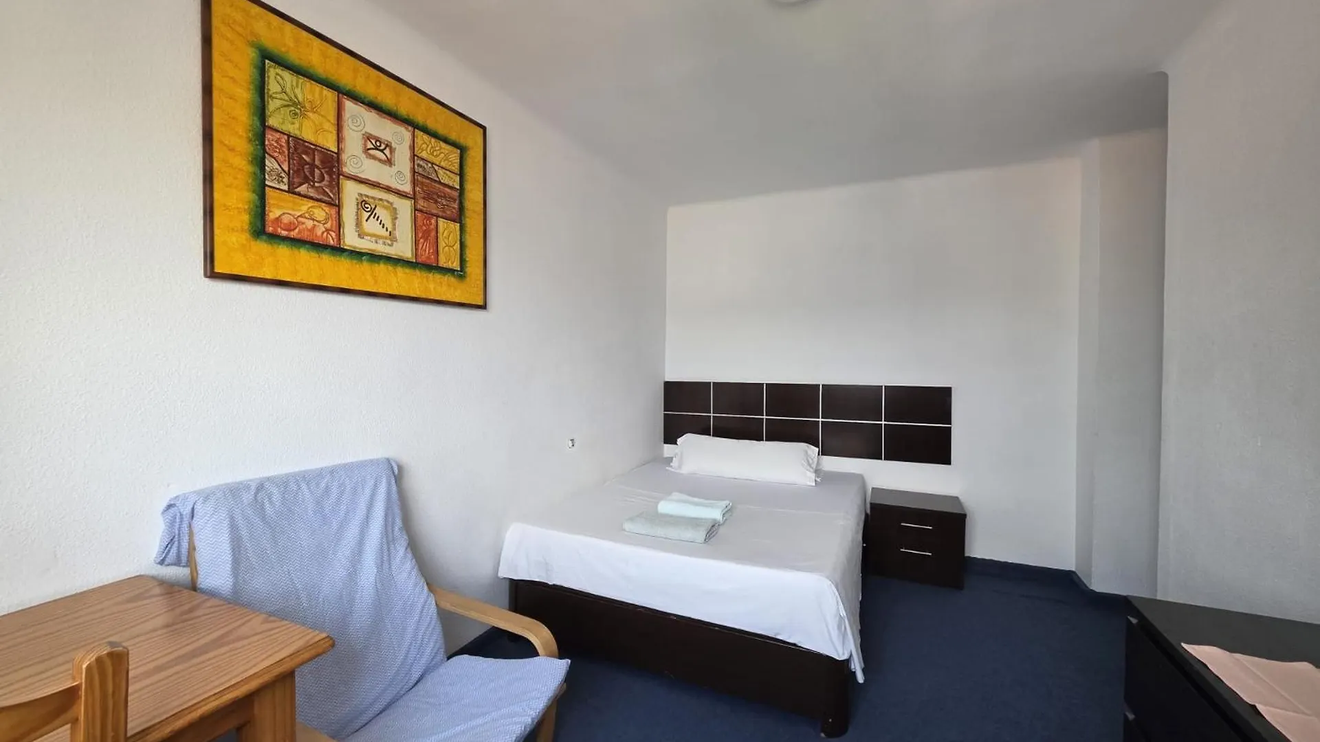 Homestay Habitacion Privada Centro Malaga Cerca Tren Maria Zambrano Y Playa Muy Buena Conexion Wifi
